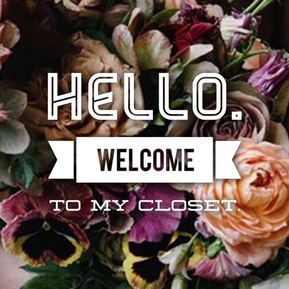 Welcome to my closet 💕 - Picture 2 of 6